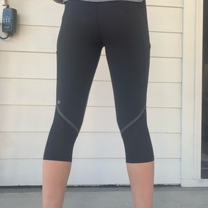 LULULEMON ATHLETICA- cropped leggings 24” size 4